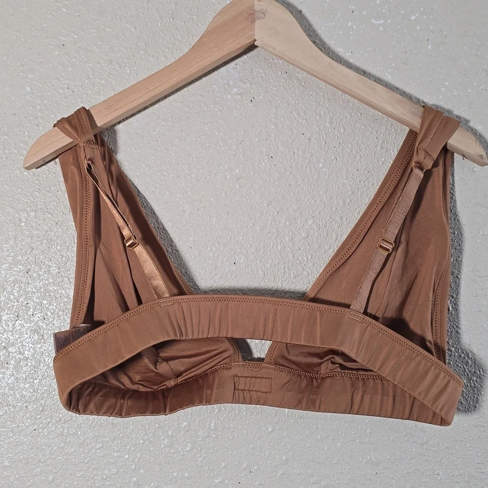 Skims Brown V-Neck Bralette - Picture 3 of 5